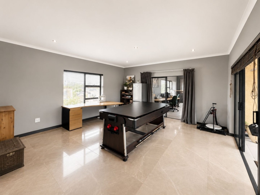 4 Bedroom Property for Sale in Flamingo Vlei Western Cape